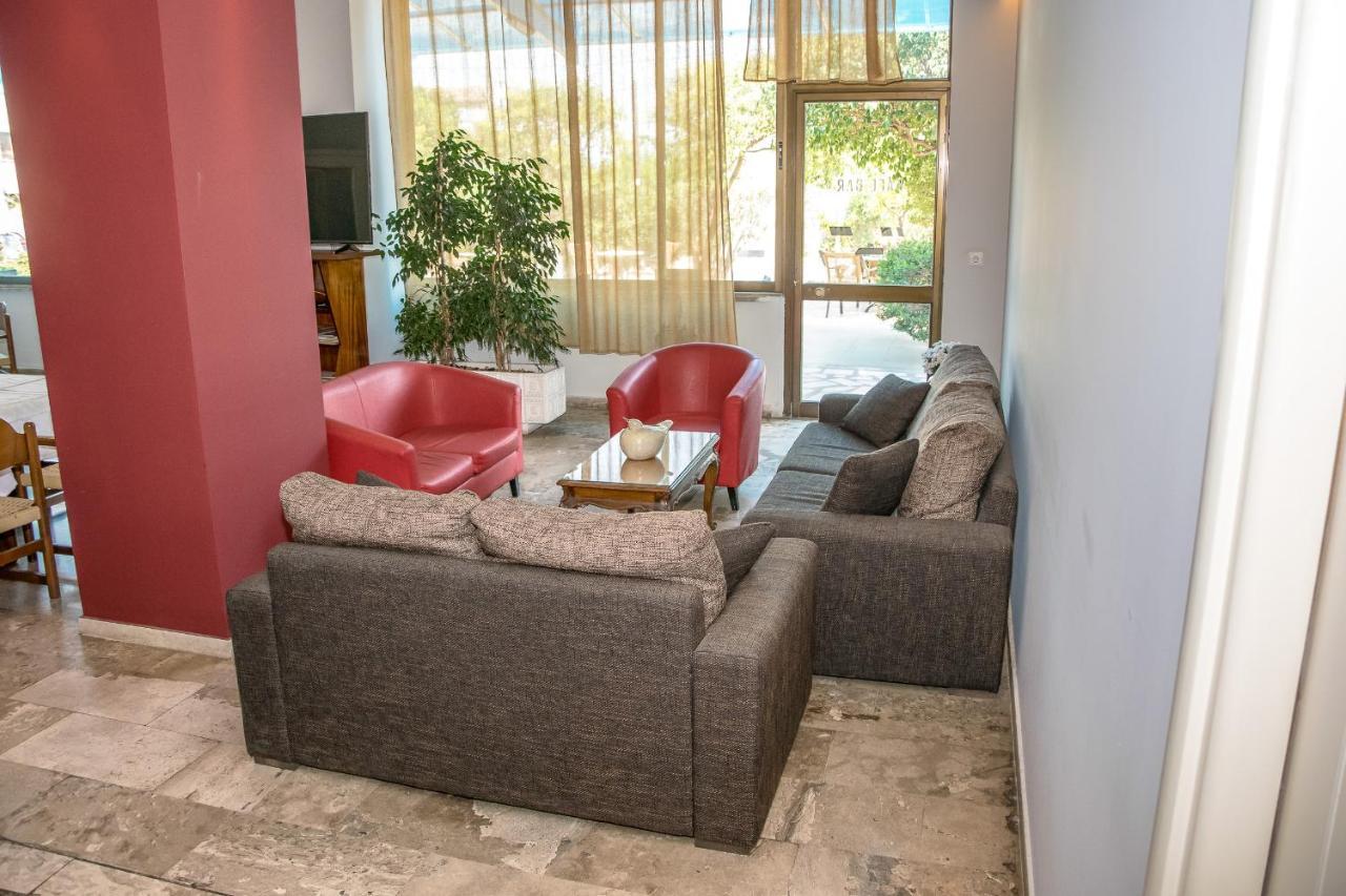 Telis Hotel Aigio Eksteriør billede