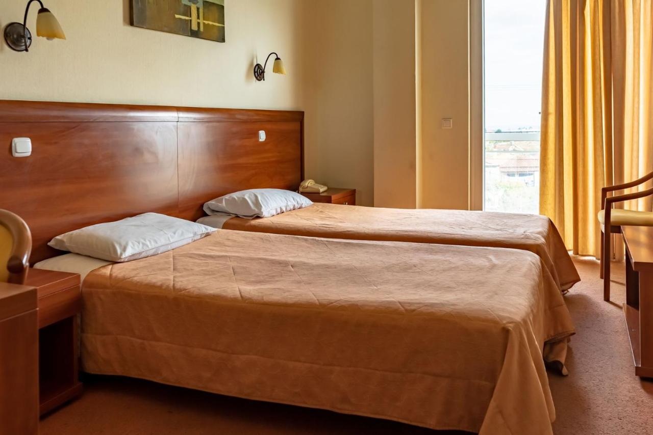 Telis Hotel Aigio Eksteriør billede