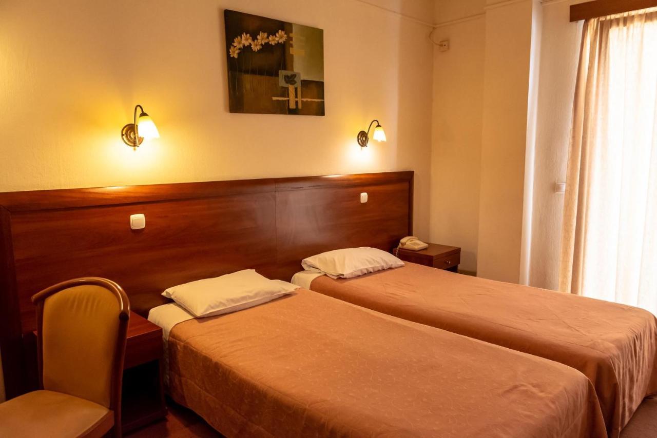 Telis Hotel Aigio Eksteriør billede