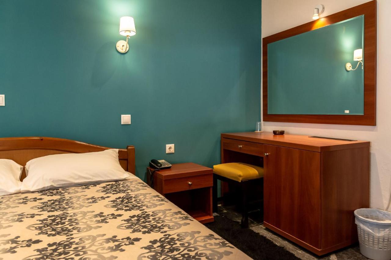 Telis Hotel Aigio Eksteriør billede